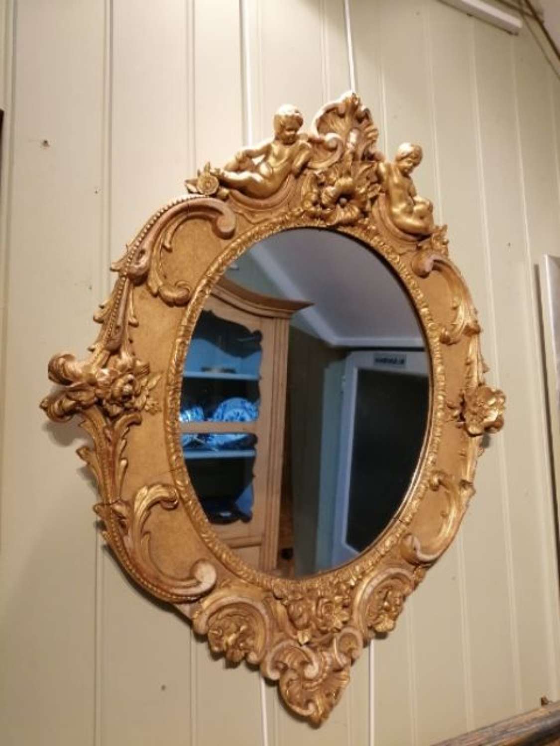 A Fine Quality 19th Century  Giltwood Oval Mirror