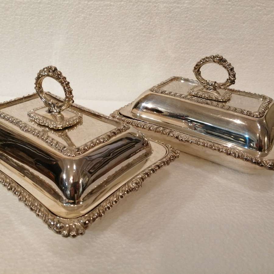 An Outstanding Pair Of Sheffield Silver Plated Entreé Dishes