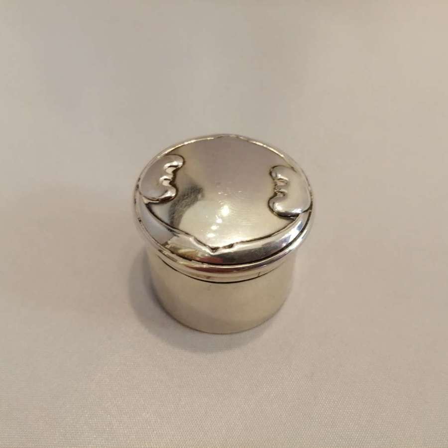 A Lovely Quality Kate Harris Art Nouveau Silver Pill Box