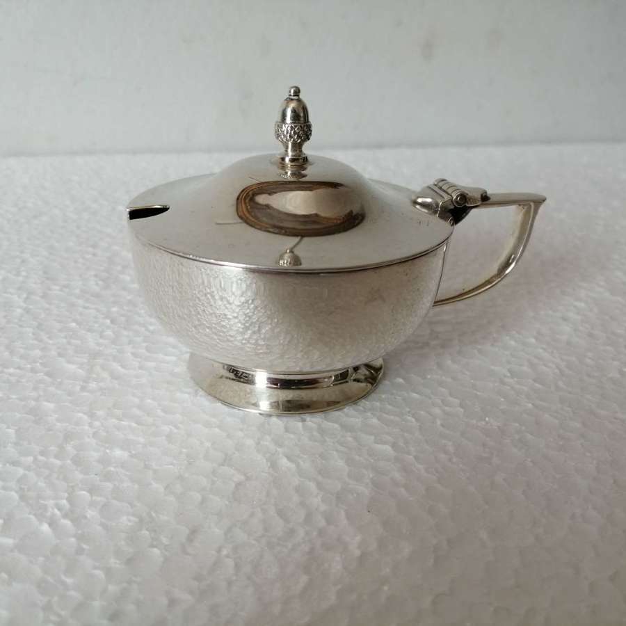 A stylish silver mustard pot