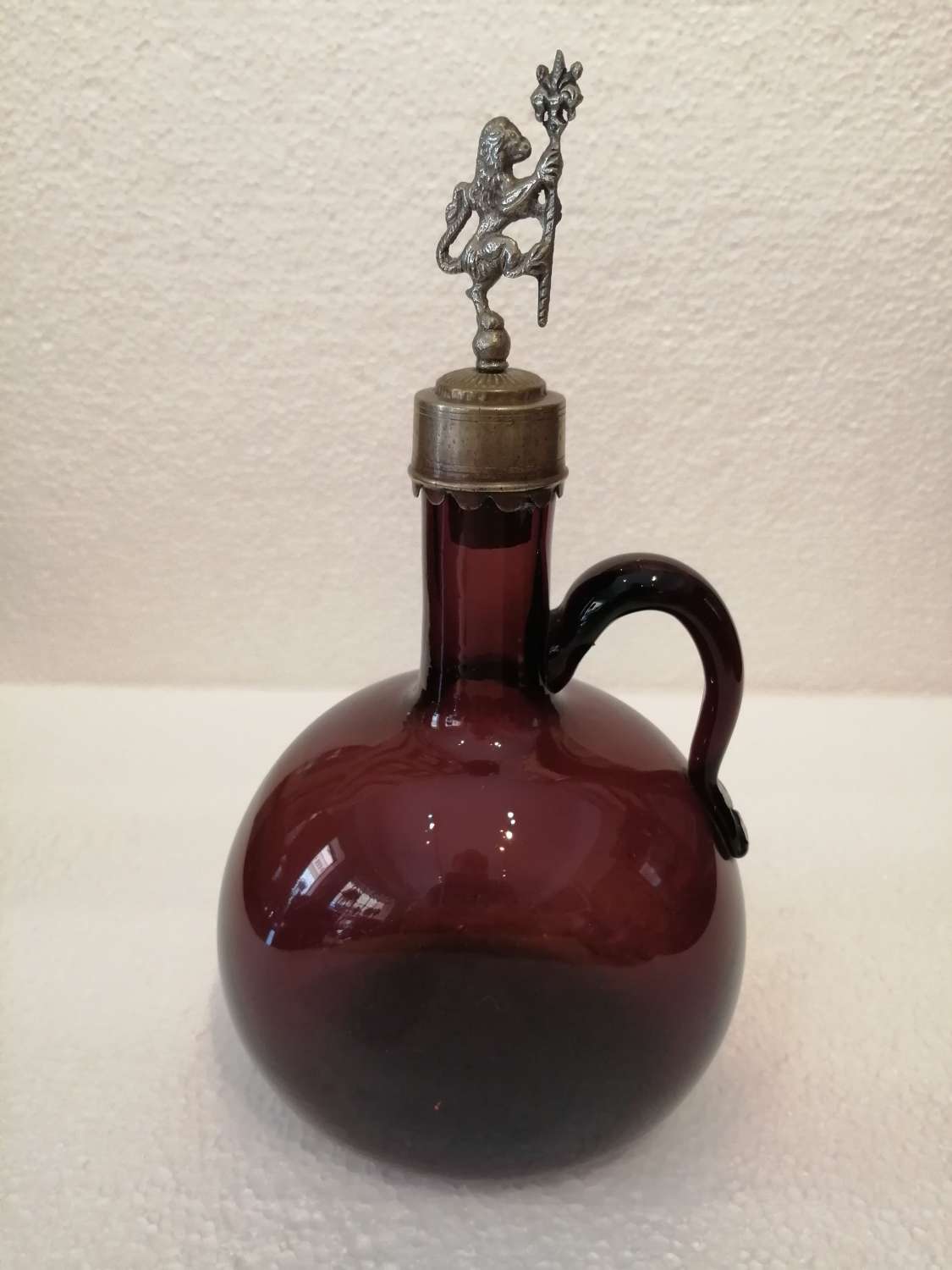 A 19th century pale amethyst glass flagon/decanter