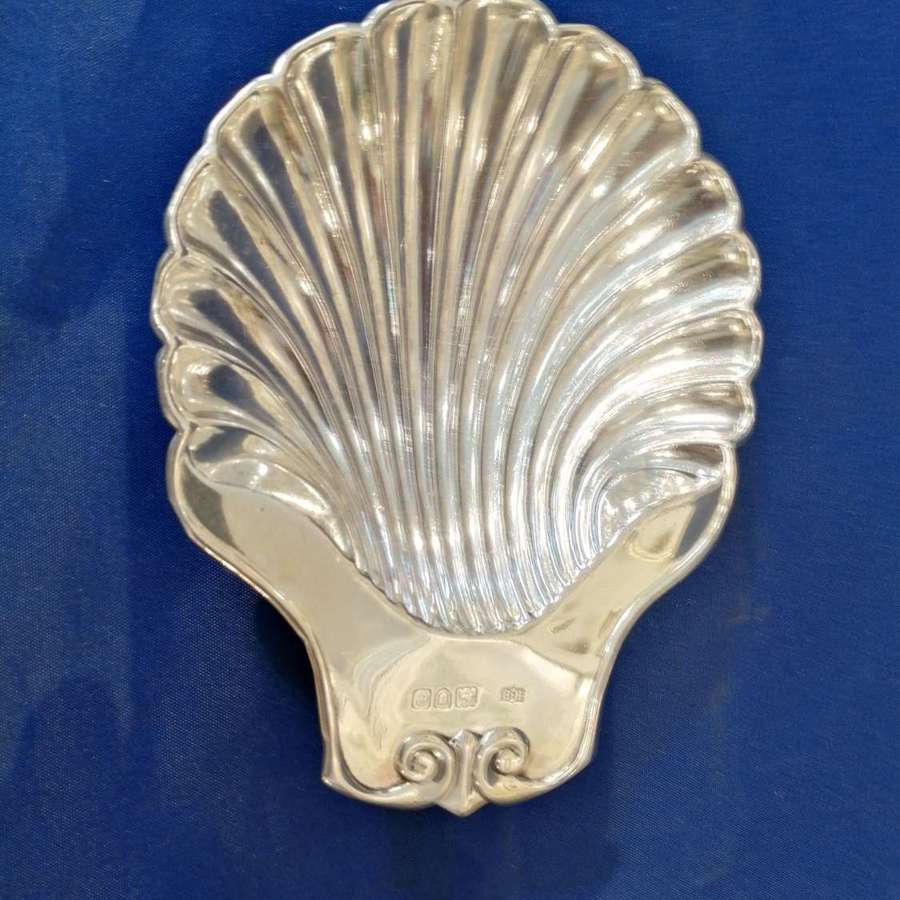 Silver shell shaped dish
