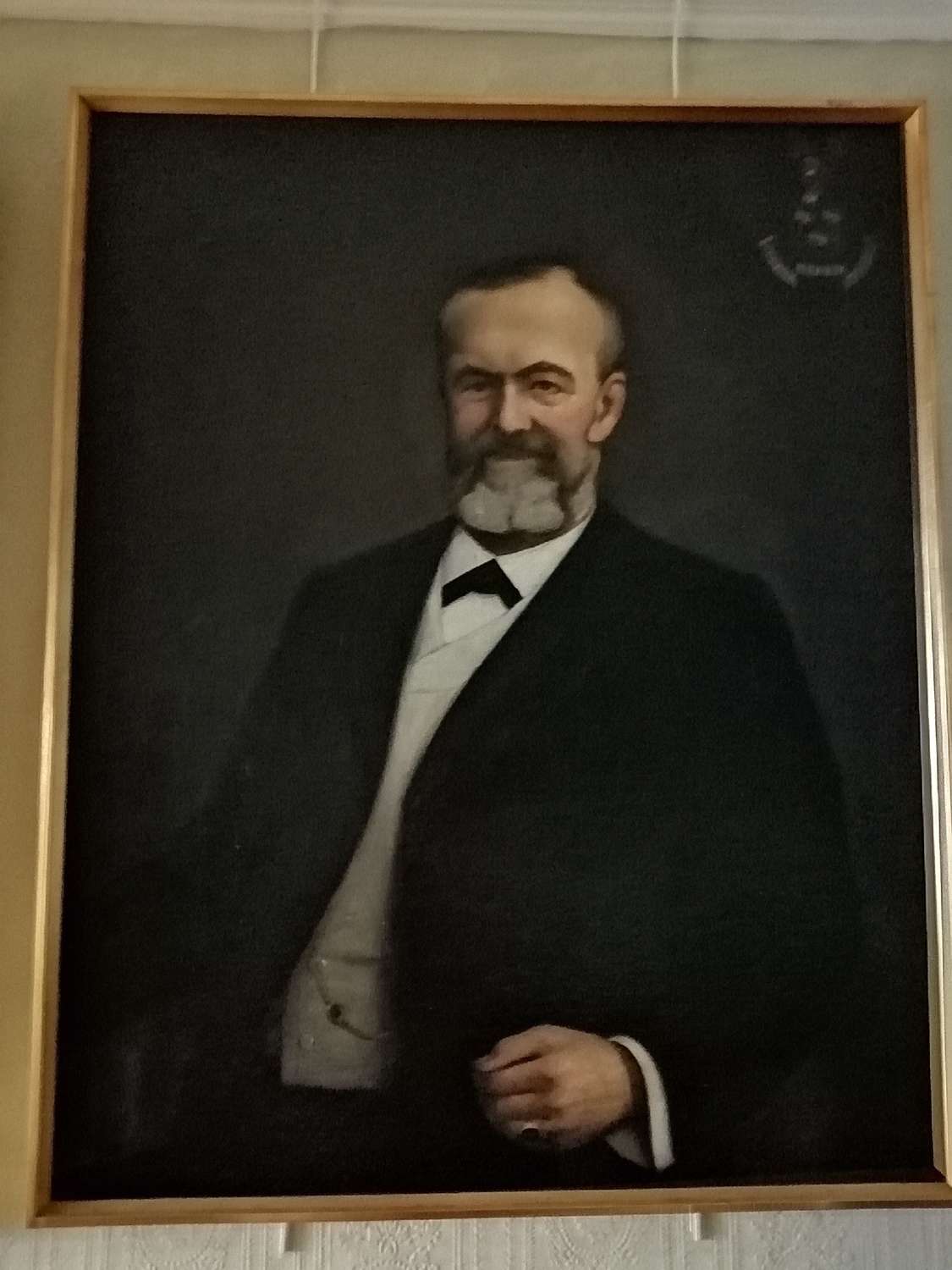An impressive oil on canvas of a 19th century gentleman