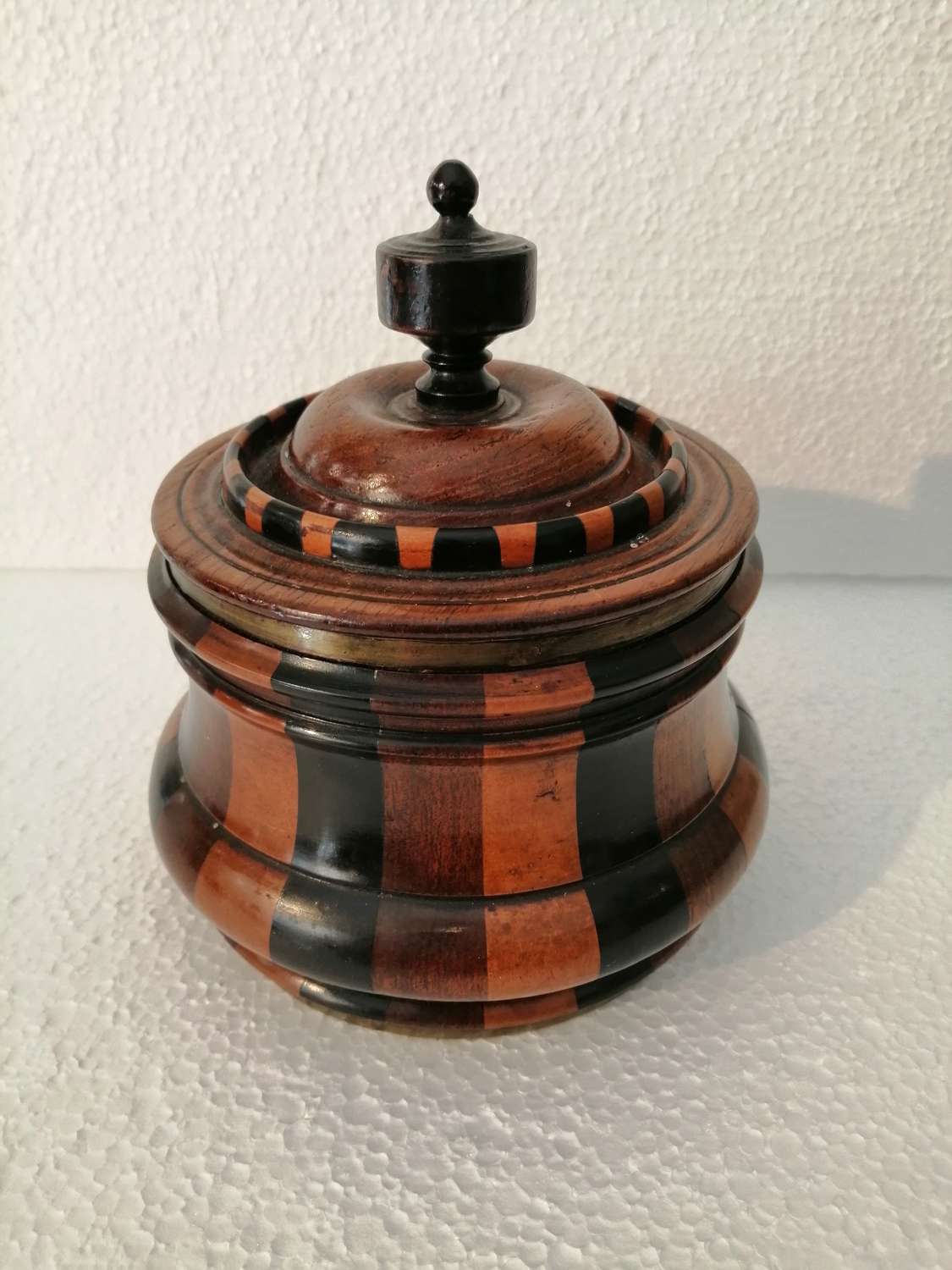 A good 18th century Dutch tobacco jar
