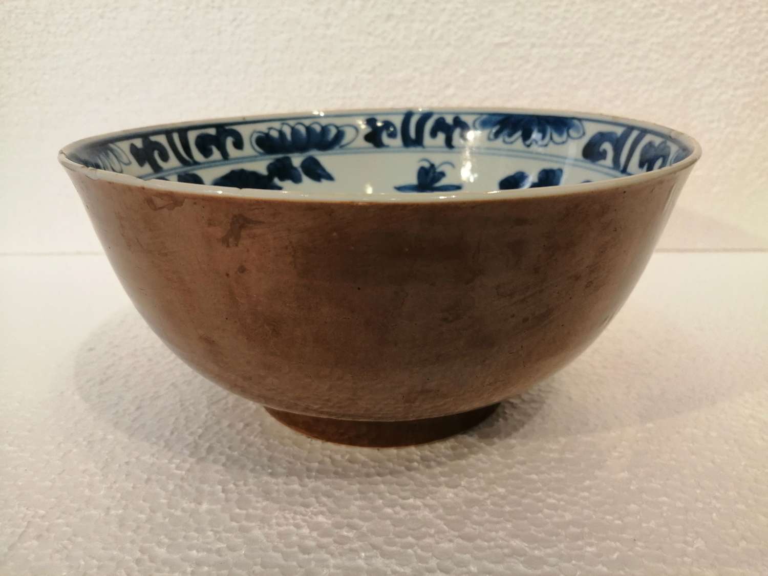 A 19th century Chinese blue & white bowl