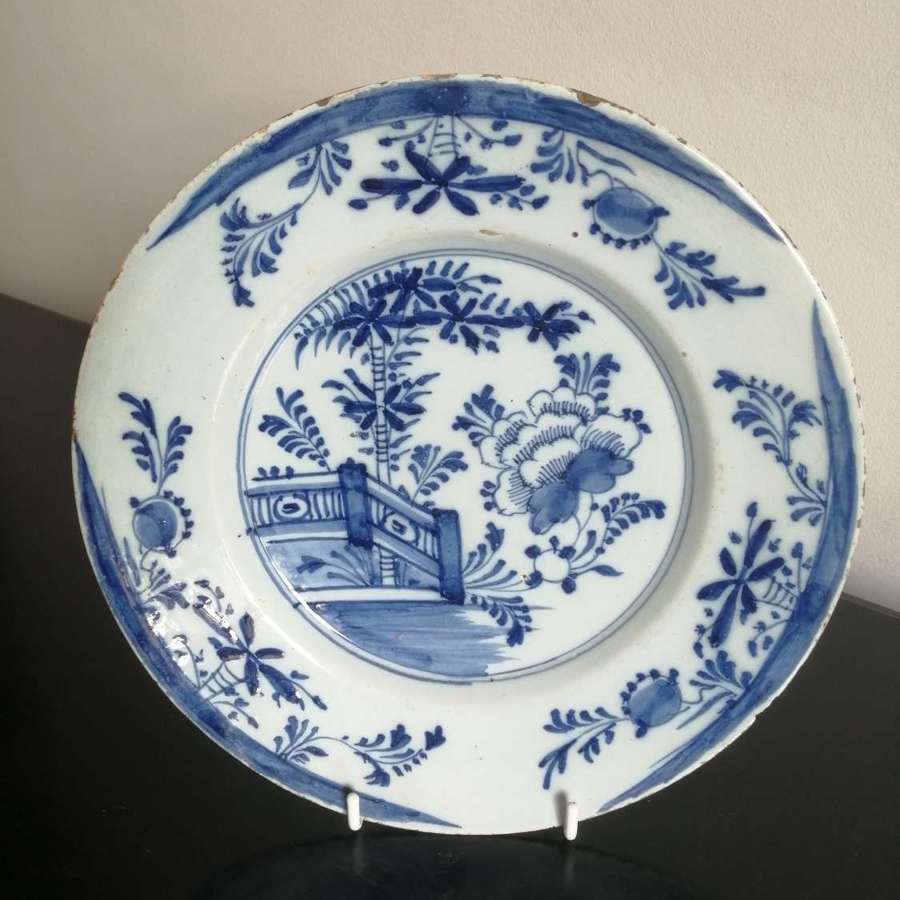 A good quality 18th century Dutch Delft blue & white plate