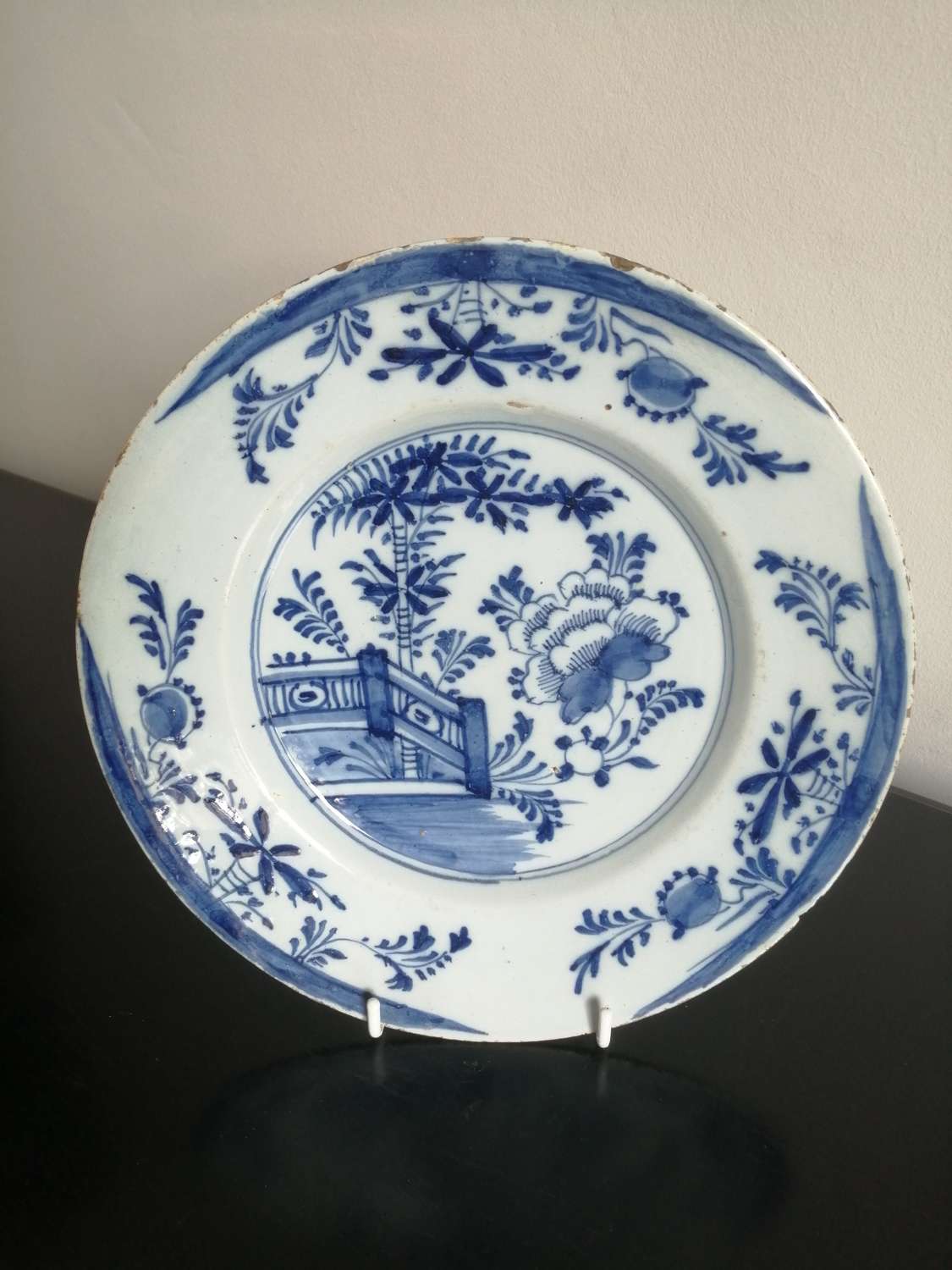A good quality 18th century Dutch Delft blue & white plate