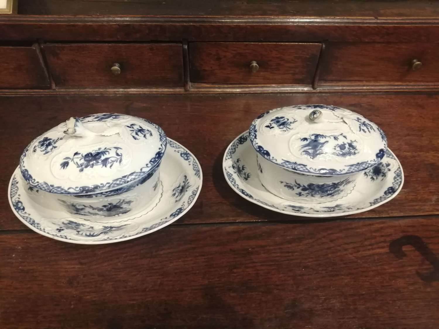 A pair of 1st period Worcester butter tubs, covers, & stands